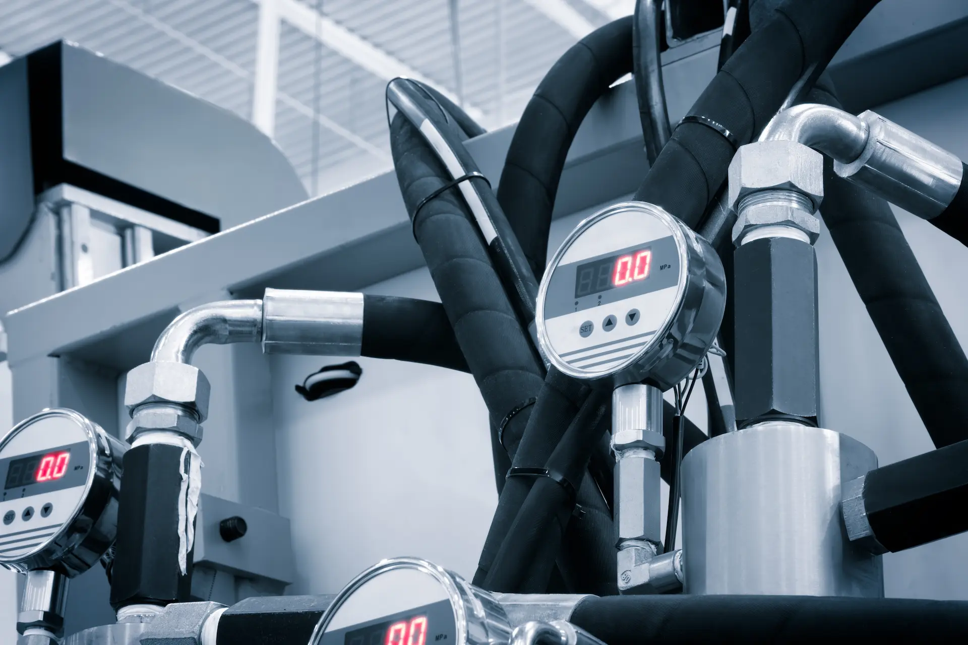 Hydraulische druktestapparatuur met manometers